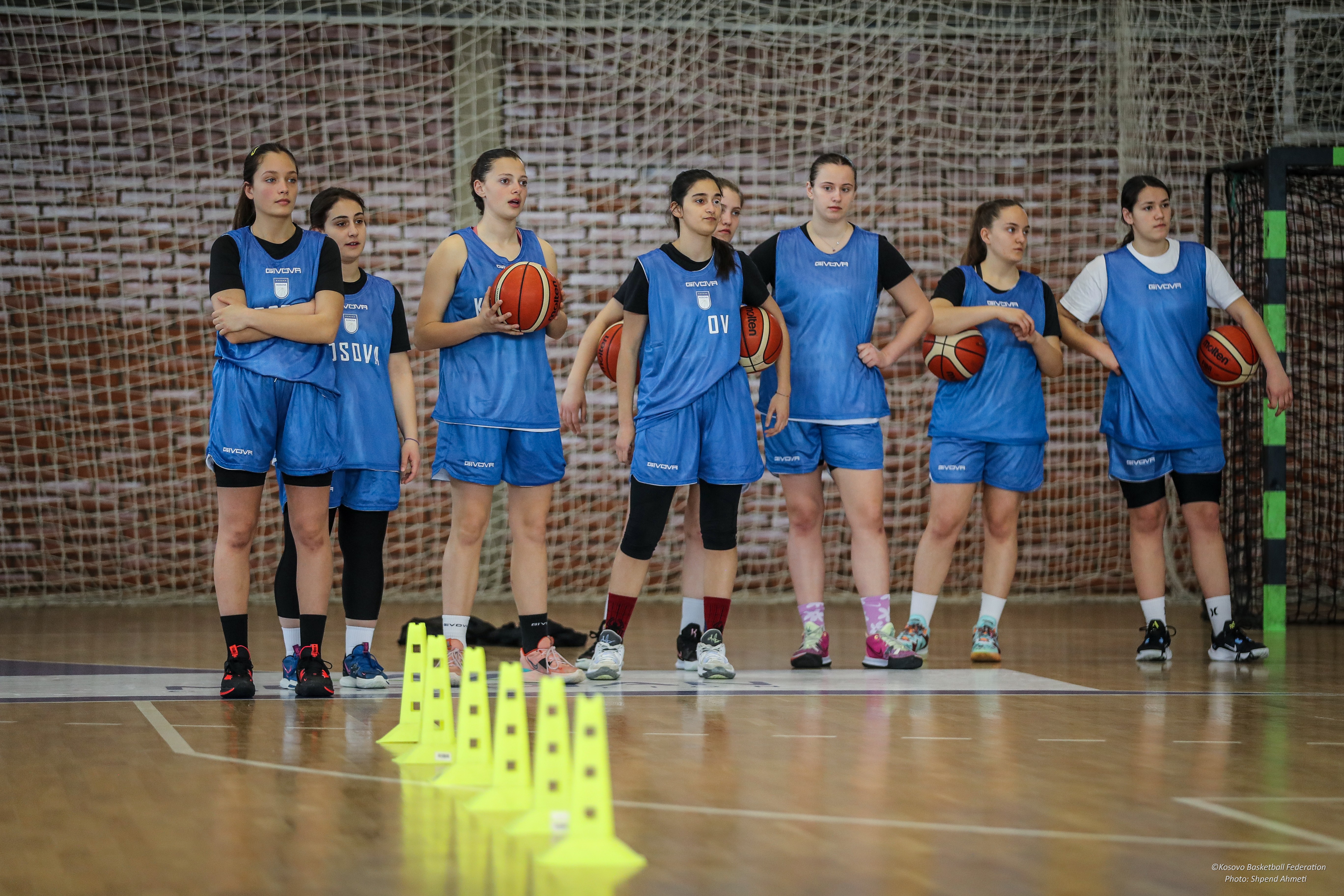 Grumbullohen vashat e Kosovës të udhëhequra nga Shemsije Stublla